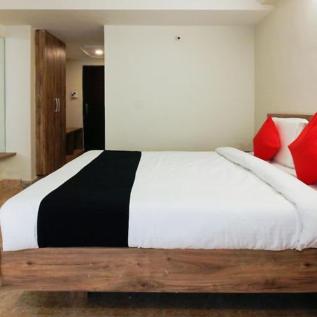 Capital O 44585 Sri Suprabhat Grand Hyderabad Bagian luar foto