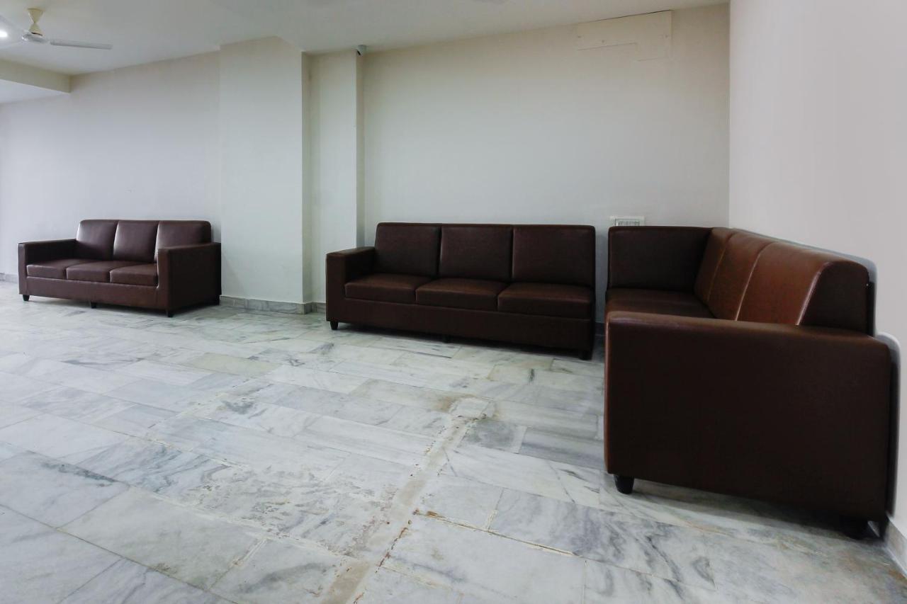 Capital O 44585 Sri Suprabhat Grand Hyderabad Bagian luar foto